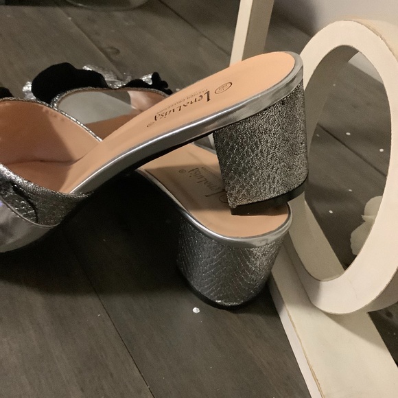 Silver Sandles - Picture 2 of 5